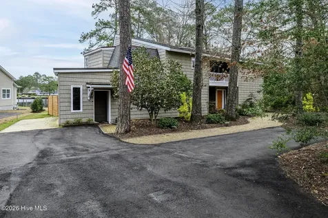 302 Plantation Drive New Bern NC 28562