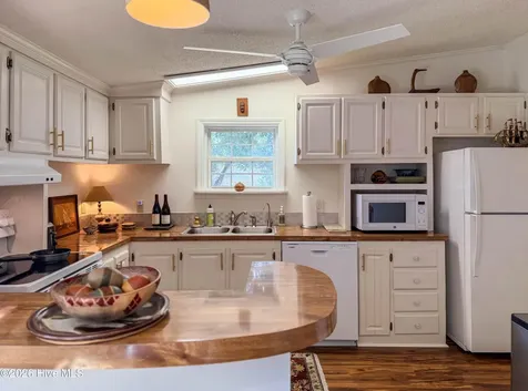 1676 Kings Landing Road Hampstead NC 28443