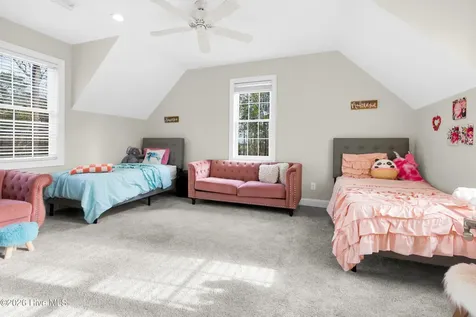 61 Spinnaker Point Road N Oriental NC 28571