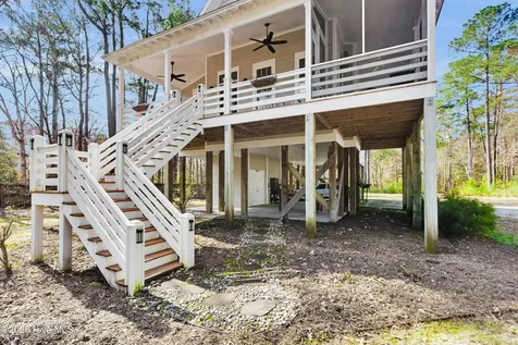 61 Spinnaker Point Road N Oriental NC 28571