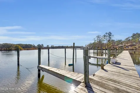 61 Spinnaker Point Road N Oriental NC 28571