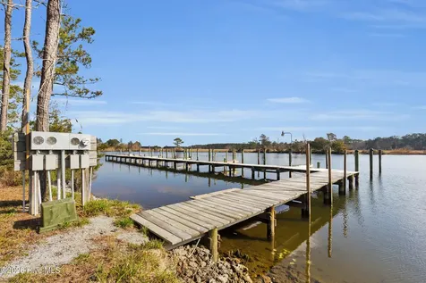 61 Spinnaker Point Road N Oriental NC 28571