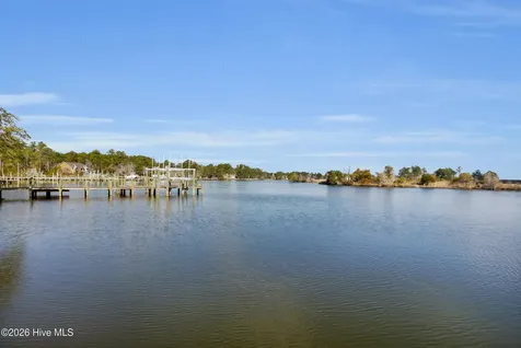 61 Spinnaker Point Road N Oriental NC 28571
