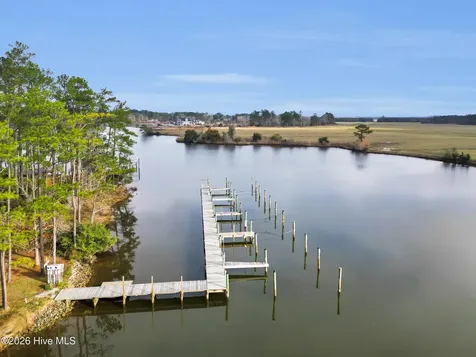 61 Spinnaker Point Road N Oriental NC 28571