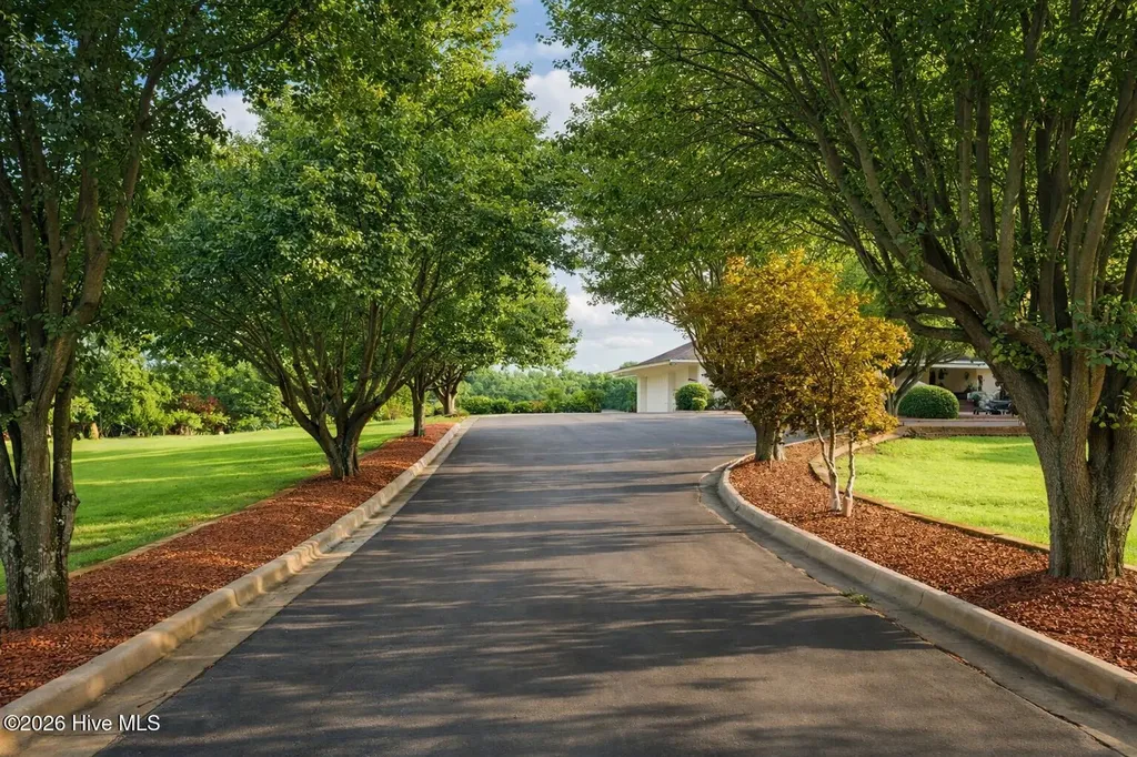 474 E Barefoot Road Newton Grove NC 28366