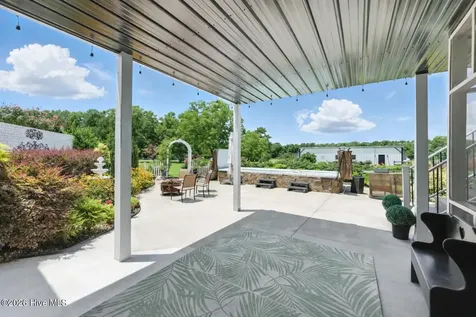 474 E Barefoot Road Newton Grove NC 28366