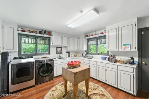 474 E Barefoot Road Newton Grove NC 28366
