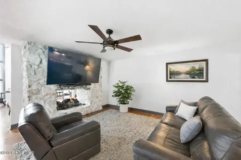474 E Barefoot Road Newton Grove NC 28366