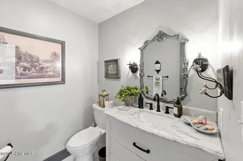 474 E Barefoot Road Newton Grove NC 28366