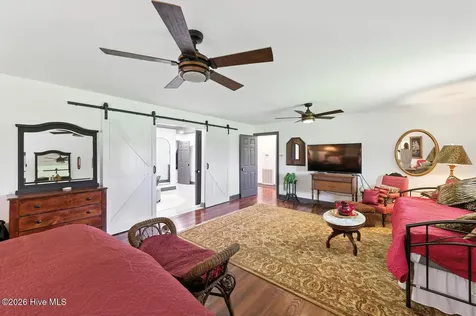 474 E Barefoot Road Newton Grove NC 28366
