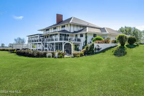 474 E Barefoot Road Newton Grove NC 28366