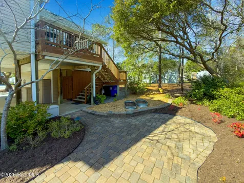 104 NE 21st Street Oak Island NC 28465