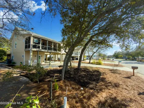 104 NE 21st Street Oak Island NC 28465