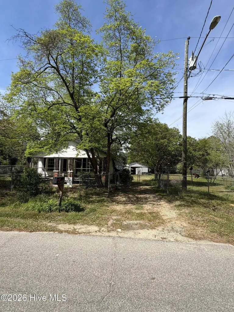 610 Jackson Street Laurinburg NC 28352