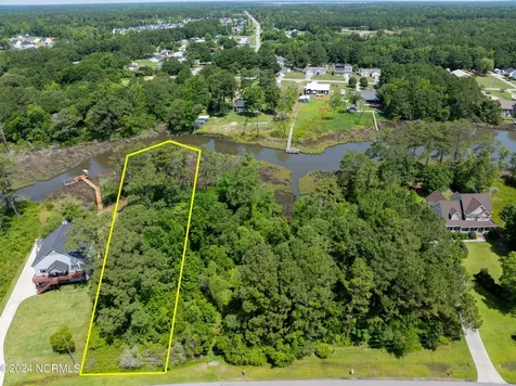 327 Chadwick Shores Drive Sneads Ferry NC 28460