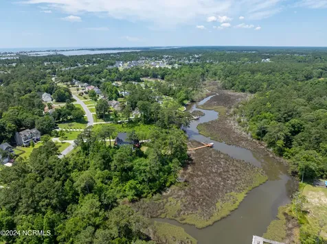 327 Chadwick Shores Drive Sneads Ferry NC 28460