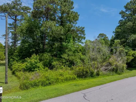 327 Chadwick Shores Drive Sneads Ferry NC 28460
