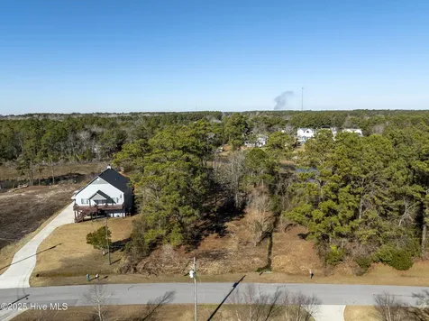 327 Chadwick Shores Drive Sneads Ferry NC 28460