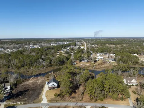 327 Chadwick Shores Drive Sneads Ferry NC 28460