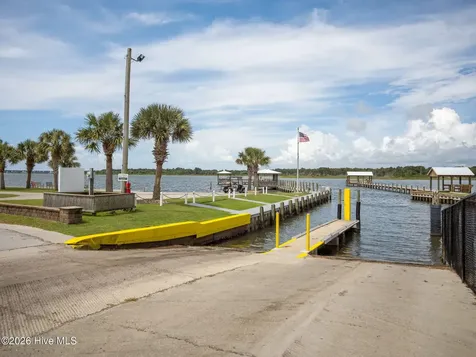 201 Snow Goose Lane Newport NC 28570