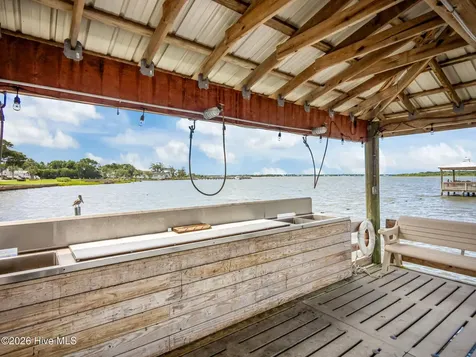 201 Snow Goose Lane Newport NC 28570