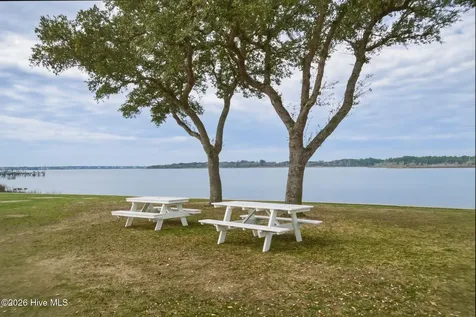 201 Snow Goose Lane Newport NC 28570