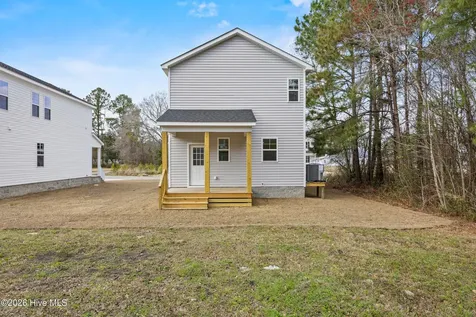 709 W Hayes Street Burgaw NC 28425