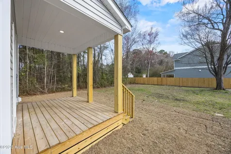 709 W Hayes Street Burgaw NC 28425