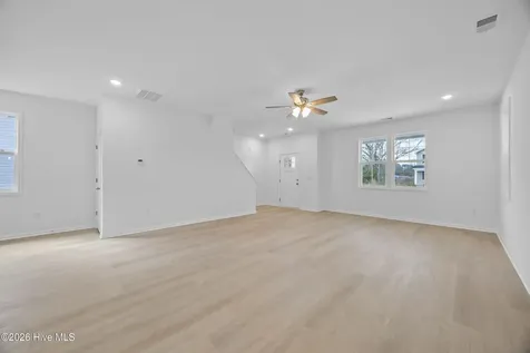 709 W Hayes Street Burgaw NC 28425