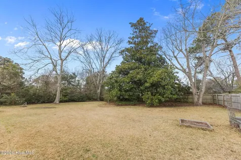 1309 Live Oak Street Beaufort NC 28516
