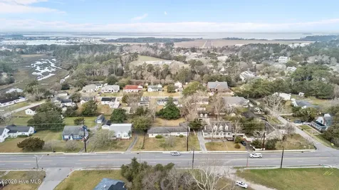 1309 Live Oak Street Beaufort NC 28516