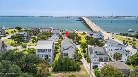 2208 Evans Street Morehead City NC 28557