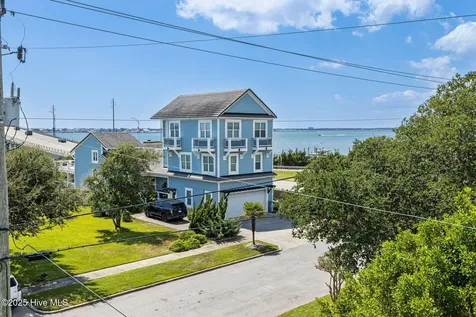 2208 Evans Street Morehead City NC 28557