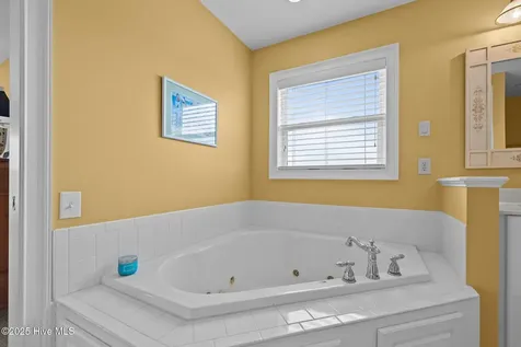 2208 Evans Street Morehead City NC 28557
