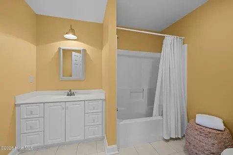 2208 Evans Street Morehead City NC 28557