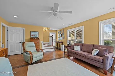 2208 Evans Street Morehead City NC 28557