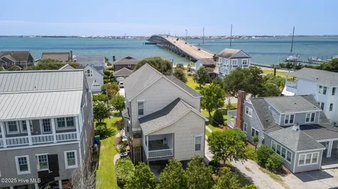 2208 Evans Street Morehead City NC 28557
