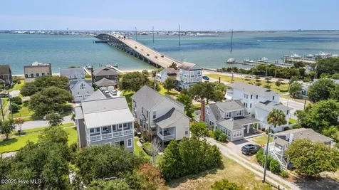 2208 Evans Street Morehead City NC 28557