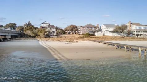 2208 Evans Street Morehead City NC 28557