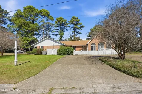 1514 Crescent Drive Elizabeth City NC 27909
