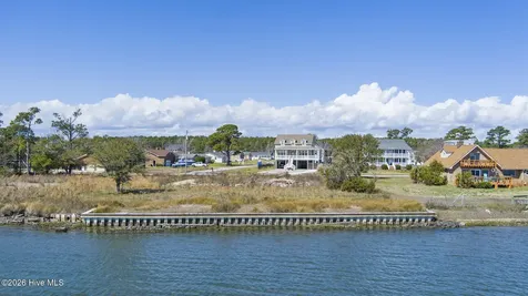 608 Bronna Road Beaufort NC 28516