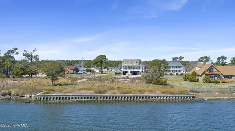 608 Bronna Road Beaufort NC 28516