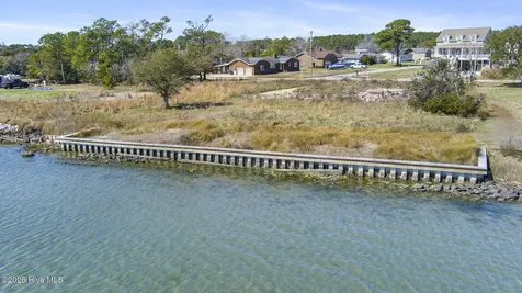 608 Bronna Road Beaufort NC 28516