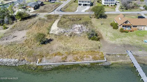 608 Bronna Road Beaufort NC 28516