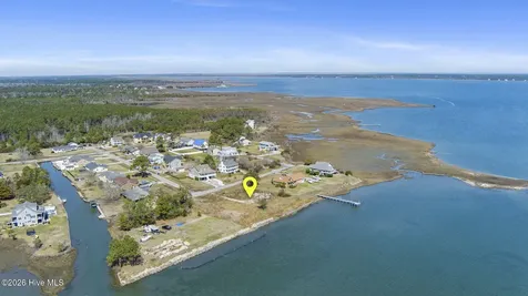 608 Bronna Road Beaufort NC 28516