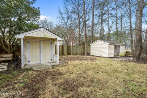 327 Plantation Drive New Bern NC 28562