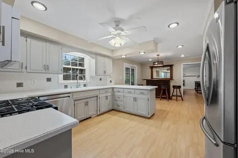 327 Plantation Drive New Bern NC 28562