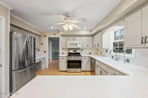 327 Plantation Drive New Bern NC 28562