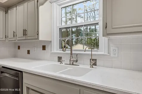 327 Plantation Drive New Bern NC 28562