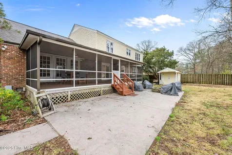 327 Plantation Drive New Bern NC 28562